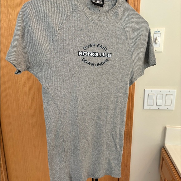 Honolulu Tight T-Shirt - Size Small - Picture 3 of 6